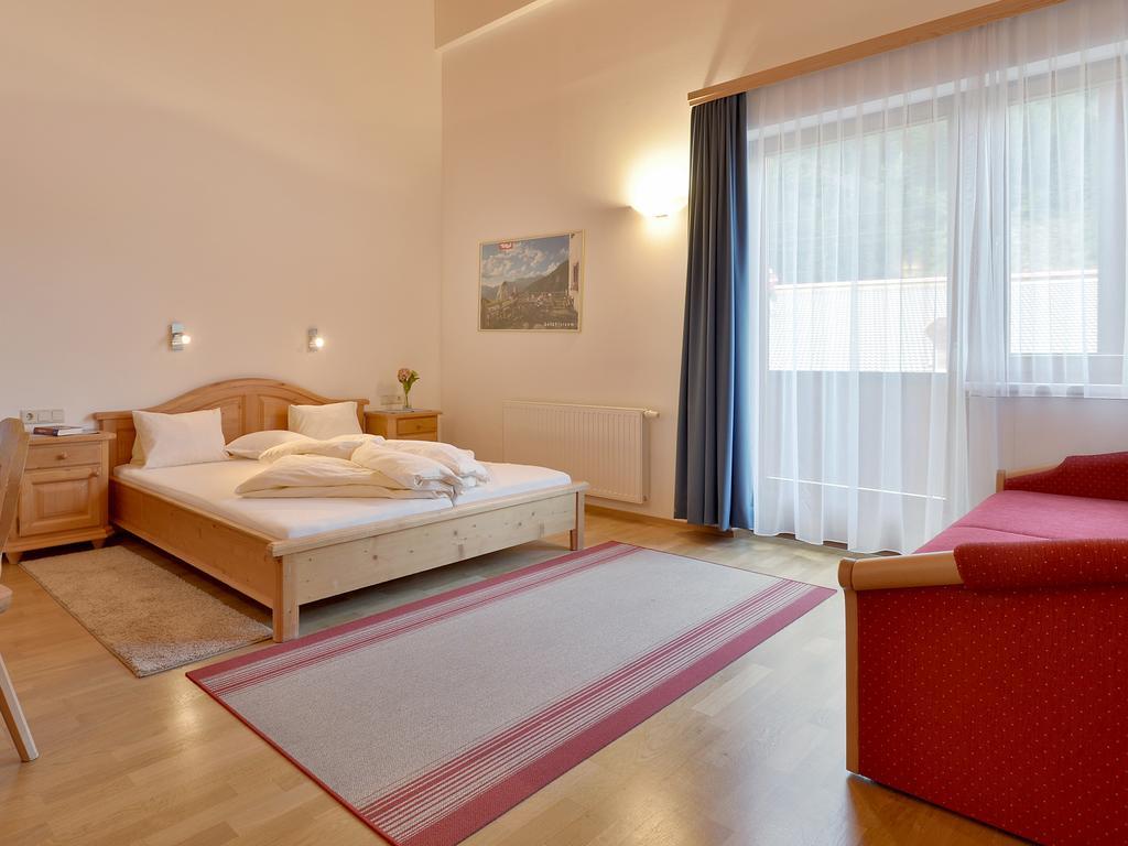 Ferienwohnungen Haus Der Mitte Mayrhofen Bilik gambar