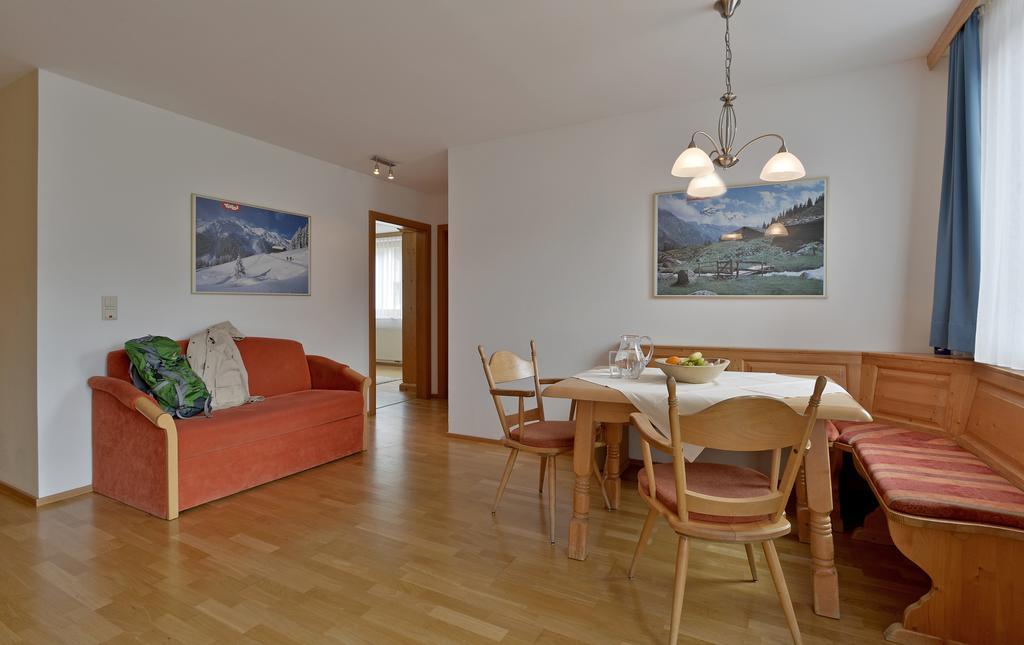 Ferienwohnungen Haus Der Mitte Mayrhofen Bilik gambar